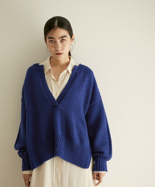 SALON adam et rope'（サロン アダム エ ロペ）の「【WEB限定】アルパカ混キーネックニット（ニット/セーター・レディース・チャコールグレー/ベージュ/ブルー・FREE）」の4枚目の写真