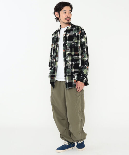 BEAMS PLUS（ビームスプラス）の「BEAMS PLUS / ウール チェック カモフラージュプリント アドベンチャーシャツ モディファイ（シャツ/ブラウス・メンズ・レッド/ホワイト・SMALL/MEDIUM/LARGE/X-LARGE）」の3枚目の写真
