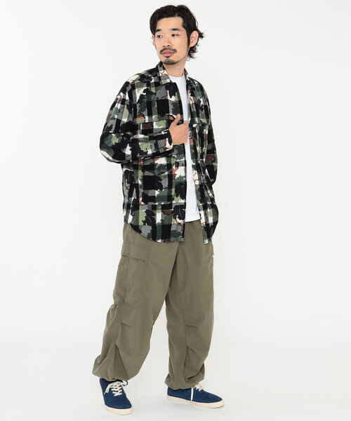 BEAMS PLUS（ビームスプラス）の「BEAMS PLUS / ウール チェック カモフラージュプリント アドベンチャーシャツ モディファイ（シャツ/ブラウス・メンズ・レッド/ホワイト・SMALL/MEDIUM/LARGE/X-LARGE）」の4枚目の写真