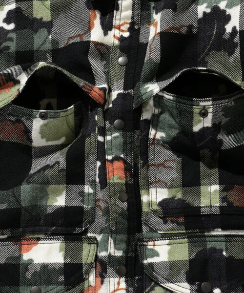 BEAMS PLUS（ビームスプラス）の「BEAMS PLUS / ウール チェック カモフラージュプリント アドベンチャーシャツ モディファイ（シャツ/ブラウス・メンズ・レッド/ホワイト・SMALL/MEDIUM/LARGE/X-LARGE）」の14枚目の写真