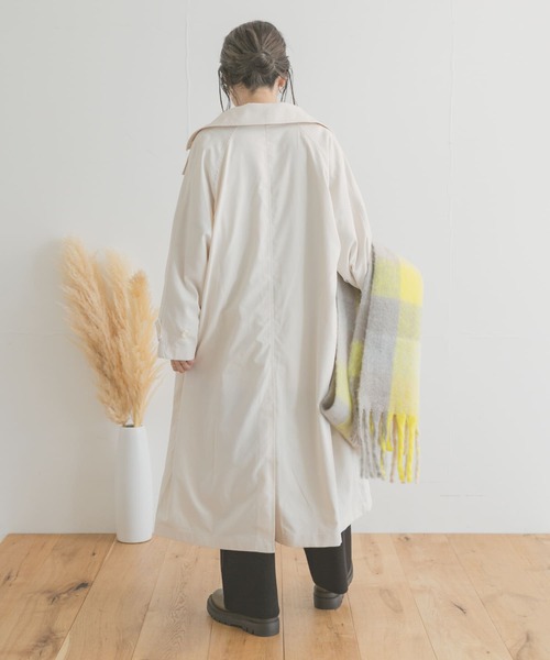ITEMS URBANRESEARCH（アイテムズ アーバンリサーチ）の「2WAYステンカラーコート（ステンカラーコート・レディース・ベージュ/アイボリー・FREE）」の15枚目の写真