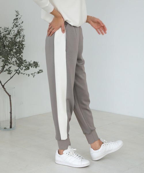 Bou Jeloud（ブージュルード）の「スフレスムースジョガーパンツ