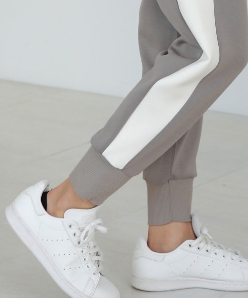 Bou Jeloud（ブージュルード）の「スフレスムースジョガーパンツ（スウェットパンツ・レディース・ブラック/グレー・38）」の21枚目の写真