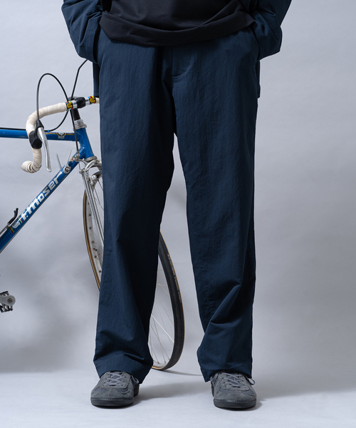 nanamica(ナナミカ)の「【nanamica / ナナミカ】別注 ALPHA DRY WIDE PANTS(スラックス・メンズ・ネイビー・34/32/30)」の4枚目の写真