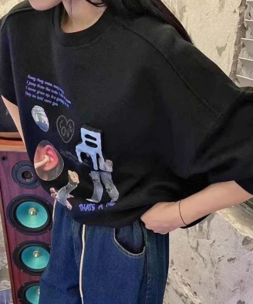 Vipoa(ヴィポア)の「COLLAGE ART OVERSIZE SWEAT(スウェット・レディース・ライトグレー/ブラック・FREE)」の1枚目の写真
