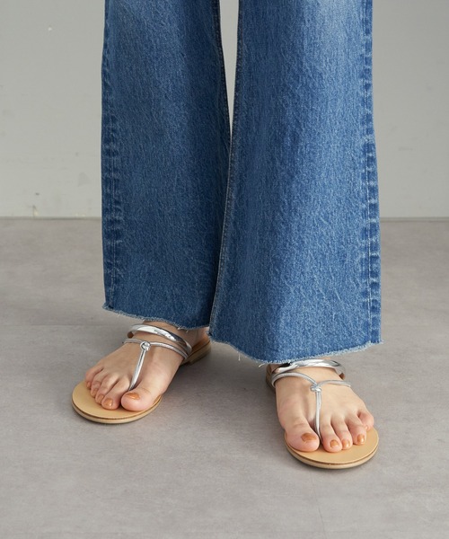 SHENERY（シーナリー）の「(NICOLAS LAINAS/ニコラスライナス)トングサンダル（サンダル・レディース・シルバー/ゴールド・39/38/37/36）」の3枚目の写真