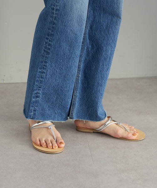 SHENERY（シーナリー）の「(NICOLAS LAINAS/ニコラスライナス)トングサンダル（サンダル・レディース・シルバー/ゴールド・39/38/37/36）」の4枚目の写真