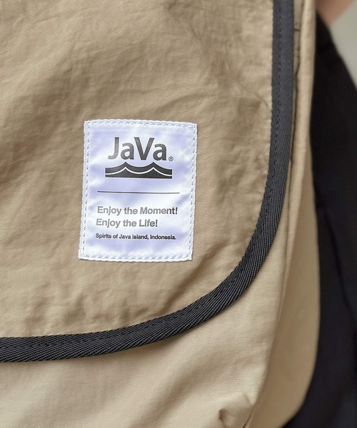 Java(ジャバ)の「《JaVaジャバ 別注》実用性抜群!オーバーサイズショルダー・メッセンジャーナイロンバッグ(ショルダーバッグ・レディース・ベージュ/ブラック・ONE SIZE)」の6枚目の写真