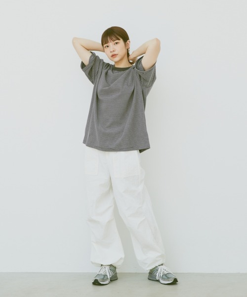 flaner(フラネ)の「Loose micro border tee/ルーズマイクロボーダーT(Tシャツ/カットソー・レディース・ホワイト/チャコールグレー・MEDIUM/LARGE)」の11枚目の写真