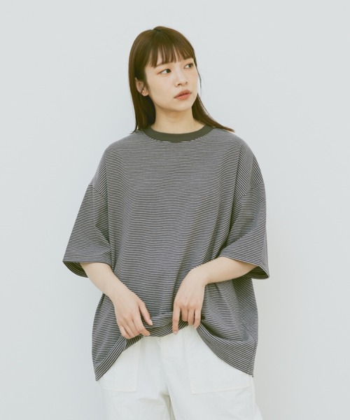 flaner(フラネ)の「Loose micro border tee/ルーズマイクロボーダーT(Tシャツ/カットソー・レディース・ホワイト/チャコールグレー・MEDIUM/LARGE)」の3枚目の写真