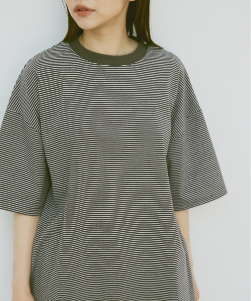 flaner(フラネ)の「Loose micro border tee/ルーズマイクロボーダーT(Tシャツ/カットソー・レディース・ホワイト/チャコールグレー・MEDIUM/LARGE)」の6枚目の写真