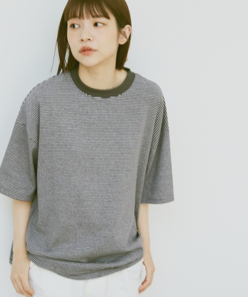 flaner(フラネ)の「Loose micro border tee/ルーズマイクロボーダーT(Tシャツ/カットソー・レディース・ホワイト/チャコールグレー・MEDIUM/LARGE)」の7枚目の写真