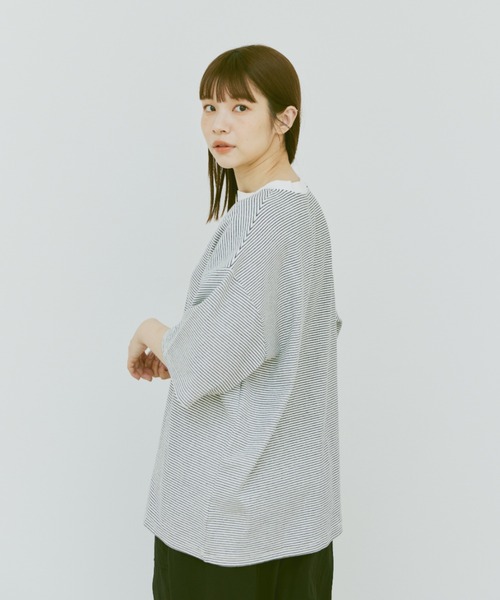 flaner(フラネ)の「Loose micro border tee/ルーズマイクロボーダーT(Tシャツ/カットソー・レディース・ホワイト/チャコールグレー・MEDIUM/LARGE)」の17枚目の写真