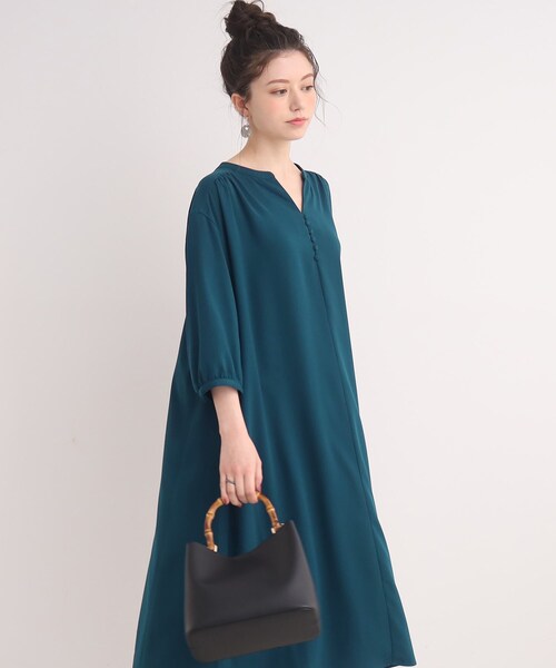 SHOO・LA・RUE（シューラルー）の「◆【体型カバー】上品なシボ感が大人な印象 多ボタンワンピース（ワンピース・レディース・ベージュ/ネイビー系6/ブラック・00）」の3枚目の写真