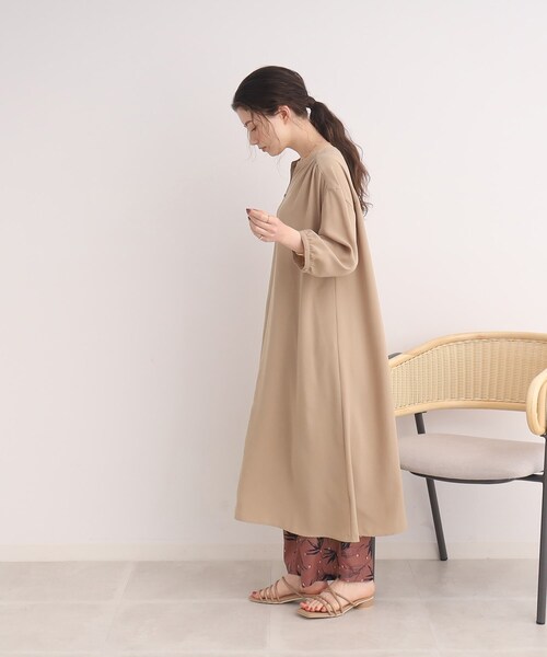 SHOO・LA・RUE（シューラルー）の「◆【体型カバー】上品なシボ感が大人な印象 多ボタンワンピース（ワンピース・レディース・ベージュ/ネイビー系6/ブラック・00）」の4枚目の写真