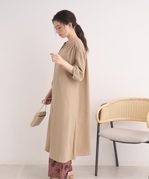 SHOO・LA・RUE（シューラルー）の「◆【体型カバー】上品なシボ感が大人な印象 多ボタンワンピース（ワンピース・レディース・ベージュ/ネイビー系6/ブラック・00）」の7枚目の写真