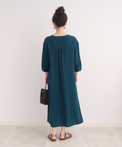 SHOO・LA・RUE（シューラルー）の「◆【体型カバー】上品なシボ感が大人な印象 多ボタンワンピース（ワンピース・レディース・ベージュ/ネイビー系6/ブラック・00）」の11枚目の写真