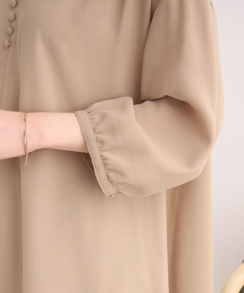 SHOO・LA・RUE（シューラルー）の「◆【体型カバー】上品なシボ感が大人な印象 多ボタンワンピース（ワンピース・レディース・ベージュ/ネイビー系6/ブラック・00）」の19枚目の写真