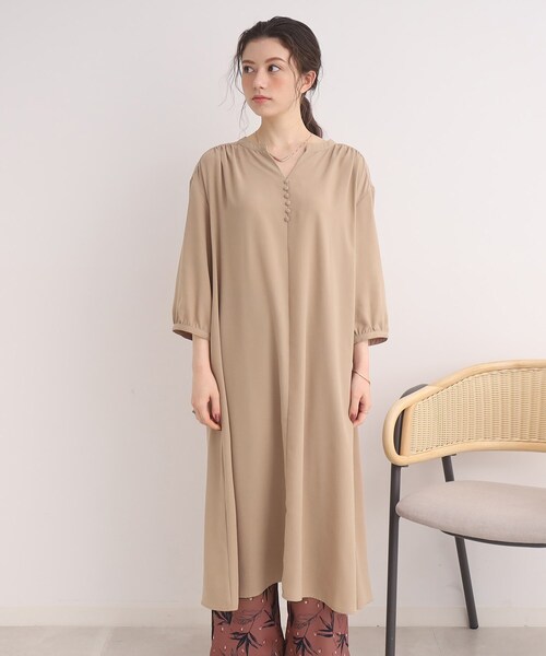 SHOO・LA・RUE（シューラルー）の「◆【体型カバー】上品なシボ感が大人な印象 多ボタンワンピース（ワンピース・レディース・ベージュ/ネイビー系6/ブラック・00）」の21枚目の写真