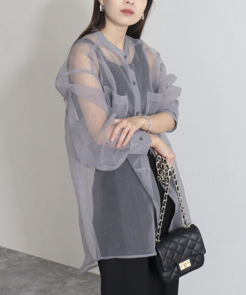 fredy emue（フレディエミュ）の「【fredy emue/フレディエミュ】シアーバンドカラーシャツ（シャツ/ブラウス・レディース・オフホワイト/ライトグレー/ブラック・38）」の3枚目の写真