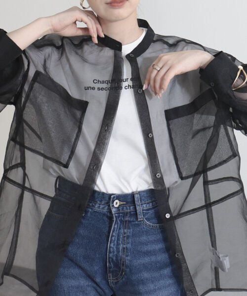 fredy emue（フレディエミュ）の「【fredy emue/フレディエミュ】シアーバンドカラーシャツ（シャツ/ブラウス・レディース・オフホワイト/ライトグレー/ブラック・38）」の2枚目の写真