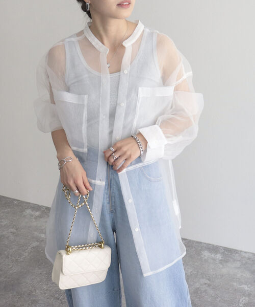 fredy emue（フレディエミュ）の「【fredy emue/フレディエミュ】シアーバンドカラーシャツ（シャツ/ブラウス・レディース・オフホワイト/ライトグレー/ブラック・38）」の4枚目の写真