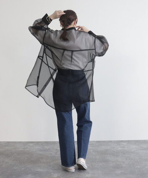 fredy emue（フレディエミュ）の「【fredy emue/フレディエミュ】シアーバンドカラーシャツ（シャツ/ブラウス・レディース・オフホワイト/ライトグレー/ブラック・38）」の18枚目の写真