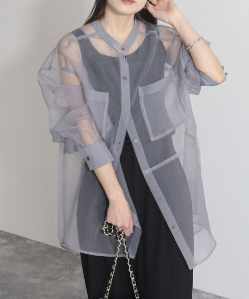 fredy emue（フレディエミュ）の「【fredy emue/フレディエミュ】シアーバンドカラーシャツ（シャツ/ブラウス・レディース・オフホワイト/ライトグレー/ブラック・38）」の21枚目の写真