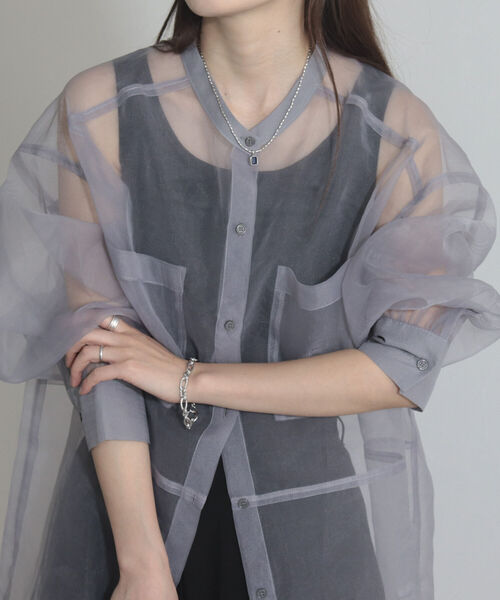 fredy emue（フレディエミュ）の「【fredy emue/フレディエミュ】シアーバンドカラーシャツ（シャツ/ブラウス・レディース・オフホワイト/ライトグレー/ブラック・38）」の22枚目の写真
