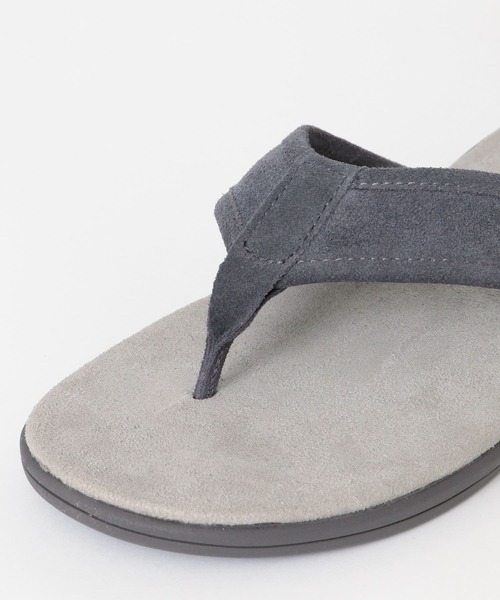 UGG（アグ）の「UGG　Seaside Flip Suede（サンダル・メンズ・ベージュ系その他/ダークグレー・8/9/10）」の7枚目の写真