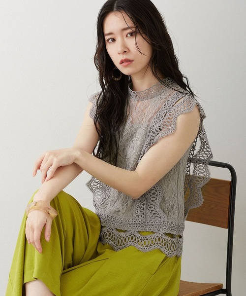 NICOLE white(ニコルホワイト)の「レースノースリーブブラウス(シャツ/ブラウス・レディース・グレー/オフホワイト/グリーン/ブラック・MEDIUM/LARGE)」の1枚目の写真