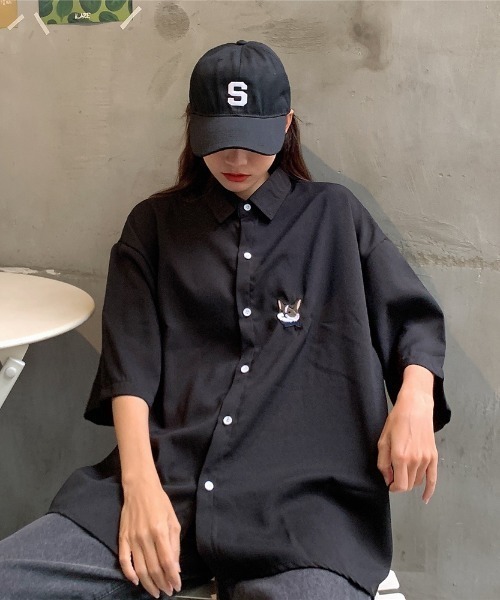MGV(エムジーヴィー)の「ワンポイントキャットシャツ(シャツ/ブラウス・レディース・ホワイト/ブラック・MEDIUM/LARGE/X-LARGE)」の1枚目の写真