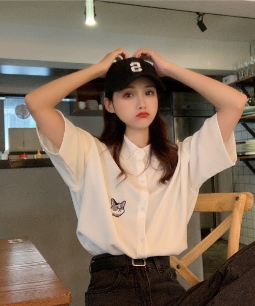MGV(エムジーヴィー)の「ワンポイントキャットシャツ(シャツ/ブラウス・レディース・ホワイト/ブラック・MEDIUM/LARGE/X-LARGE)」の3枚目の写真