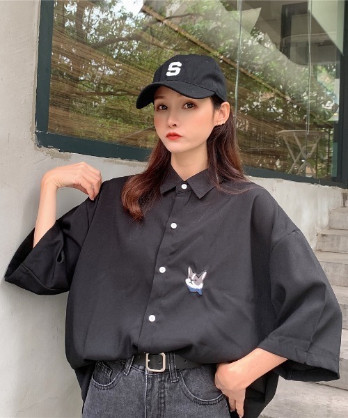 MGV(エムジーヴィー)の「ワンポイントキャットシャツ(シャツ/ブラウス・レディース・ホワイト/ブラック・MEDIUM/LARGE/X-LARGE)」の4枚目の写真