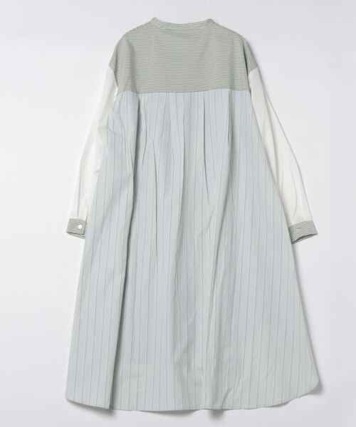 iS ScoLar（イズスカラー）の「532033：線描き花蝶刺繍