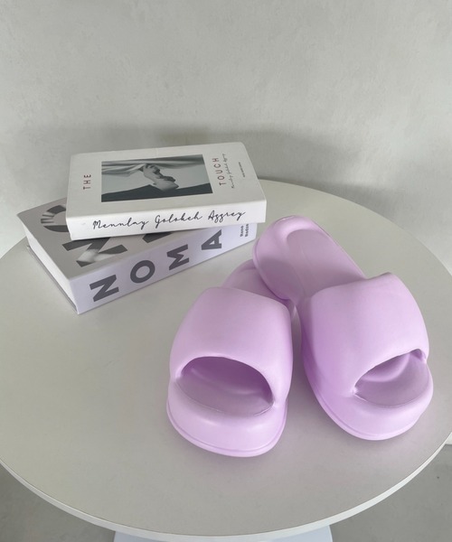 CLEA(クレア)の「ボリュームパフィー厚底サンダル(サンダル・レディース・ライラック/ブラック/ピンク/ホワイト/ライトグリーン・24.5cm/23.5cm)」の10枚目の写真