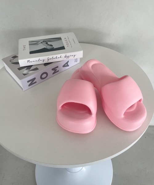 CLEA(クレア)の「ボリュームパフィー厚底サンダル(サンダル・レディース・ライラック/ブラック/ピンク/ホワイト/ライトグリーン・24.5cm/23.5cm)」の9枚目の写真