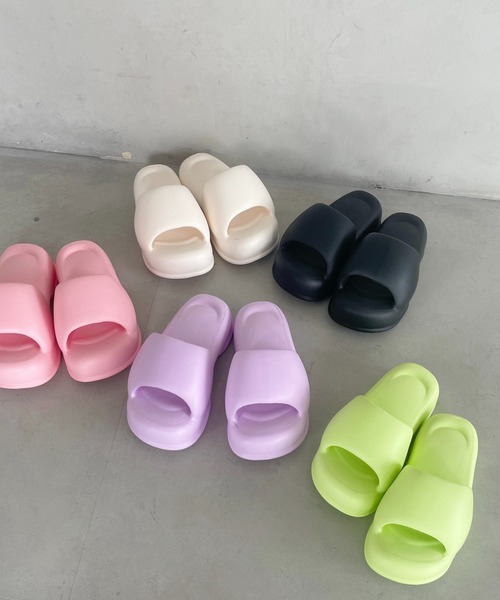 CLEA(クレア)の「ボリュームパフィー厚底サンダル(サンダル・レディース・ライラック/ブラック/ピンク/ホワイト/ライトグリーン・24.5cm/23.5cm)」の12枚目の写真