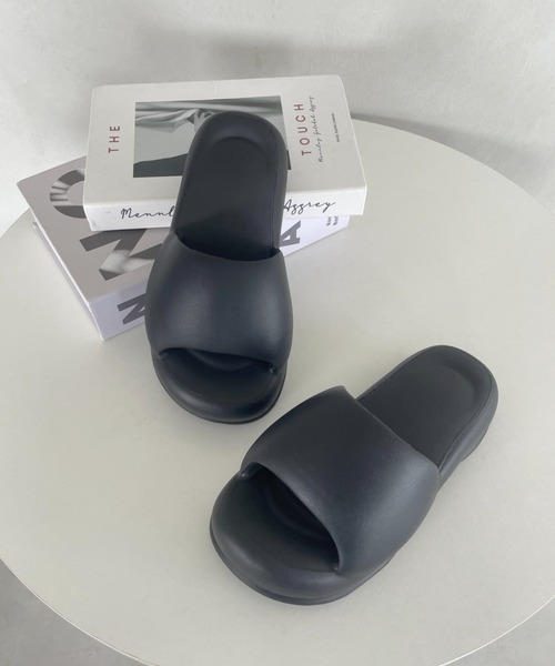 CLEA(クレア)の「ボリュームパフィー厚底サンダル(サンダル・レディース・ライラック/ブラック/ピンク/ホワイト/ライトグリーン・24.5cm/23.5cm)」の16枚目の写真