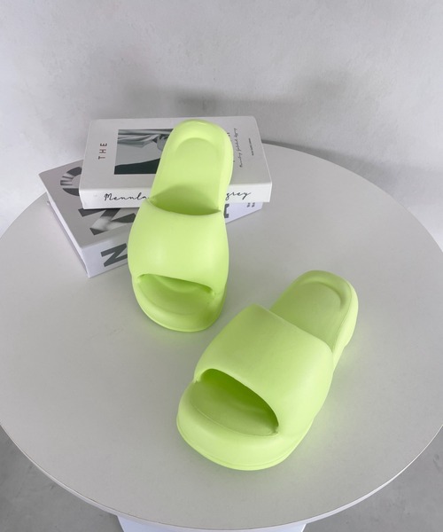 CLEA(クレア)の「ボリュームパフィー厚底サンダル(サンダル・レディース・ライラック/ブラック/ピンク/ホワイト/ライトグリーン・24.5cm/23.5cm)」の17枚目の写真