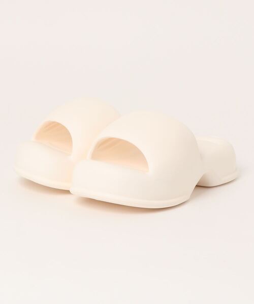 CLEA(クレア)の「ボリュームパフィー厚底サンダル(サンダル・レディース・ライラック/ブラック/ピンク/ホワイト/ライトグリーン・24.5cm/23.5cm)」の19枚目の写真