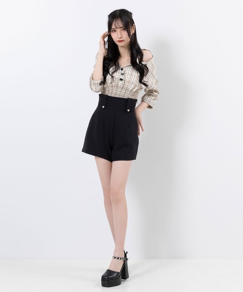 DearMyLoveMillor(ディアマイラブミラー)の「抜き襟ペプラムシャツ(シャツ/ブラウス・レディース・ベージュ・LARGE/MEDIUM/XX-LARGE/X-LARGE)」の7枚目の写真