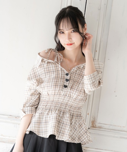 DearMyLoveMillor(ディアマイラブミラー)の「抜き襟ペプラムシャツ(シャツ/ブラウス・レディース・ベージュ・LARGE/MEDIUM/XX-LARGE/X-LARGE)」の11枚目の写真