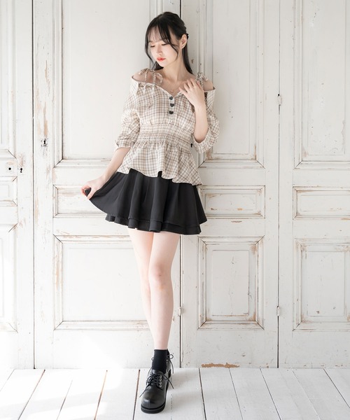 DearMyLoveMillor(ディアマイラブミラー)の「抜き襟ペプラムシャツ(シャツ/ブラウス・レディース・ベージュ・LARGE/MEDIUM/XX-LARGE/X-LARGE)」の12枚目の写真