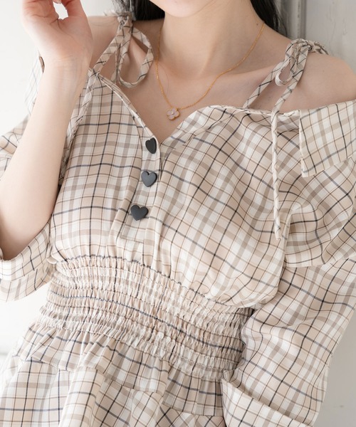 DearMyLoveMillor(ディアマイラブミラー)の「抜き襟ペプラムシャツ(シャツ/ブラウス・レディース・ベージュ・LARGE/MEDIUM/XX-LARGE/X-LARGE)」の13枚目の写真