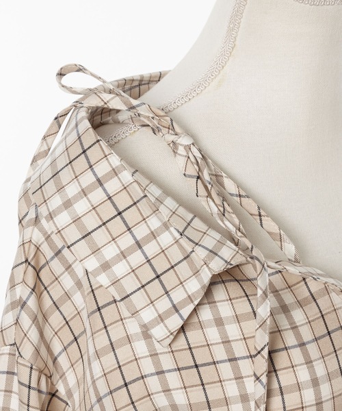 DearMyLoveMillor(ディアマイラブミラー)の「抜き襟ペプラムシャツ(シャツ/ブラウス・レディース・ベージュ・LARGE/MEDIUM/XX-LARGE/X-LARGE)」の19枚目の写真