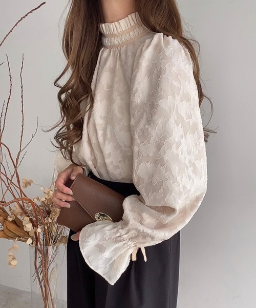 FILLOU（FILLOU）の「フリルカラーフラワージャガードブラウス（シャツ/ブラウス・レディース・ブラック/ベージュ/クリーム・LARGE/X-LARGE/MEDIUM）」の13枚目の写真