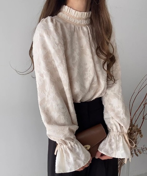 FILLOU（FILLOU）の「フリルカラーフラワージャガードブラウス（シャツ/ブラウス・レディース・ブラック/ベージュ/クリーム・LARGE/X-LARGE/MEDIUM）」の14枚目の写真