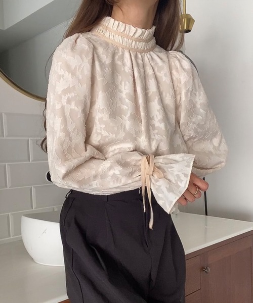 FILLOU（FILLOU）の「フリルカラーフラワージャガードブラウス（シャツ/ブラウス・レディース・ブラック/ベージュ/クリーム・LARGE/X-LARGE/MEDIUM）」の15枚目の写真
