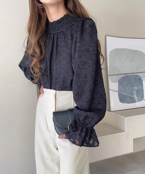 FILLOU（FILLOU）の「フリルカラーフラワージャガードブラウス（シャツ/ブラウス・レディース・ブラック/ベージュ/クリーム・LARGE/X-LARGE/MEDIUM）」の17枚目の写真